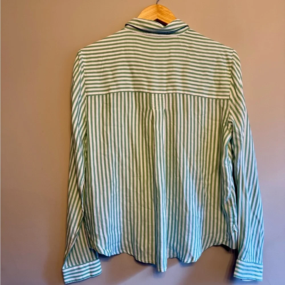 beachlunchlounge Candace Green and White Striped Shirt Lightweight Summer Vibe - Picture 4 of 9